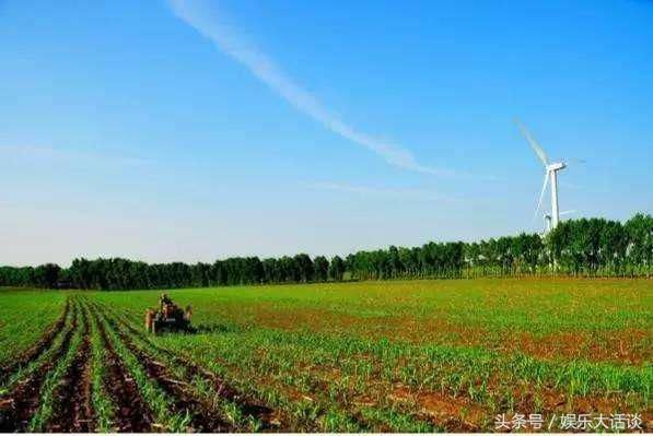 农村大队可以收回分给农民的土地吗?在什么情