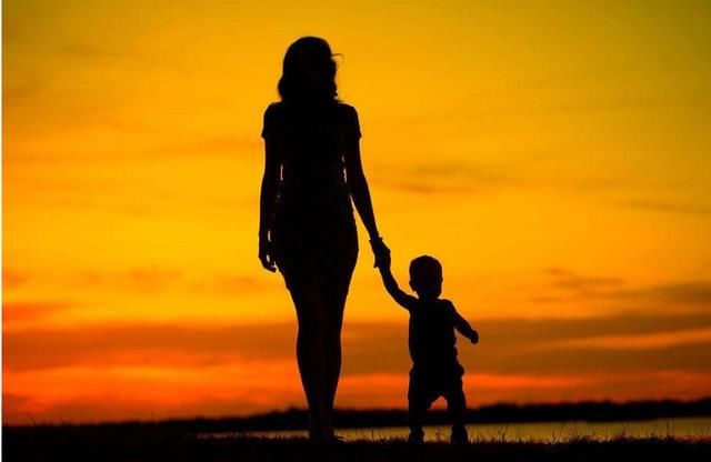 生完孩子在家休养,在房间听他们母子对话后,我