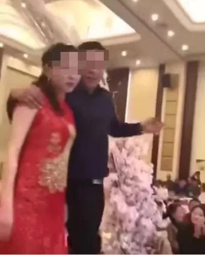 我儿子的女人，我亲一口怎么了？婚礼上公公强吻新娘后被传跳楼？