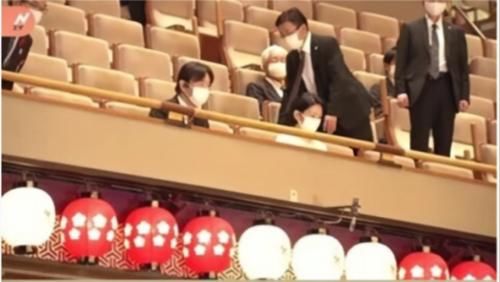 日本皇室好忙，雅子皇后妯娌俩同天亮相，纪子妃和服更抢眼？