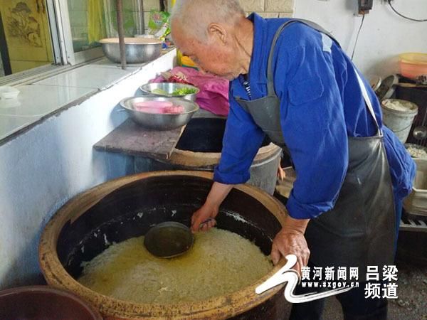 临县：七旬夫妇传统技艺做豆腐50余年