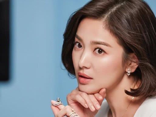 不老女神宋慧乔终现疲态,碎花裙搭长发温婉贤惠,难道心情不好? 亚虎老虎机