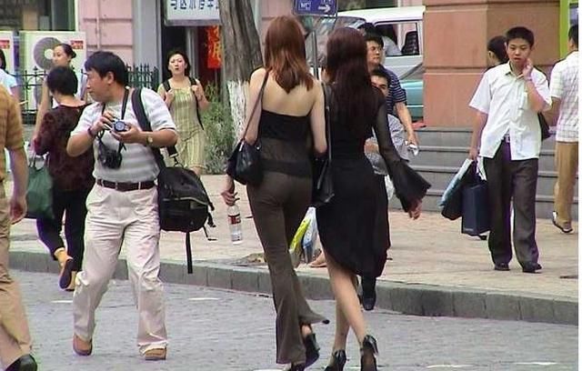 3月的西安街头穿什么的都有