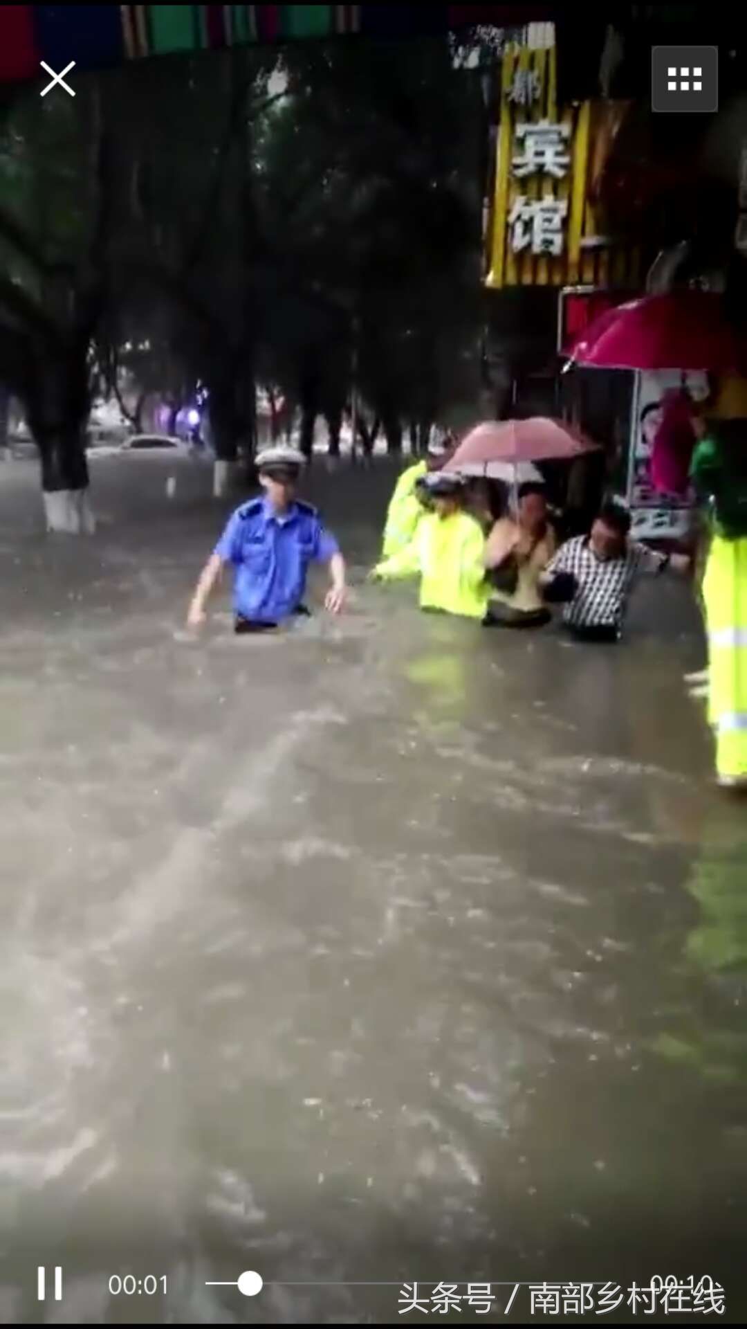 暴雨夜袭四川南部县，让全县人民无心睡眠，南部雄起!