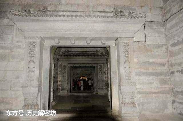 这“皇帝”留下奇怪遗嘱,他的坟墓两千年未被盗,墓内藏三件重宝