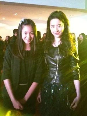 欧阳娜娜个人资料及年龄 t01f39503ab495109e6.jpg