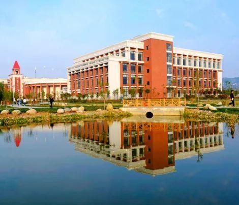 真人还原川航备降始末,成航毕业生和那架波音