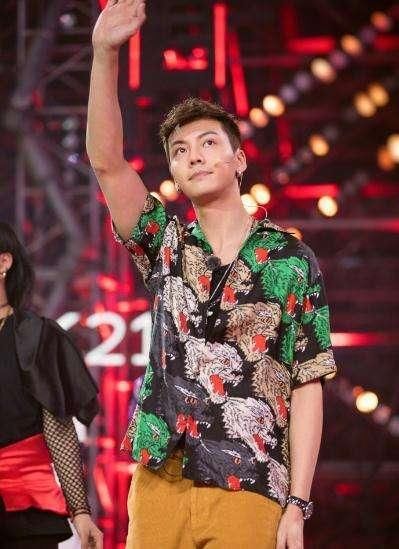 陈伟霆参加热血街舞团总决赛表演惊艳,网友:号