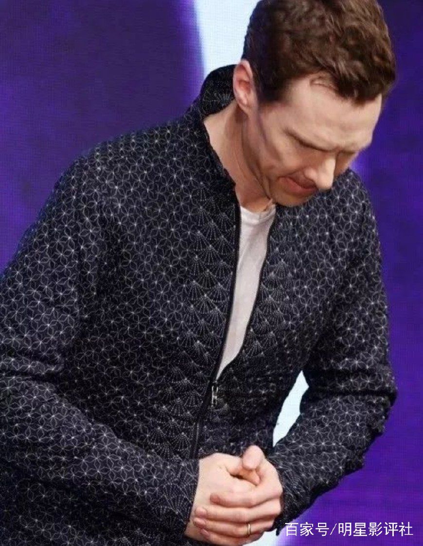 韩国网友痛批卷福种族歧视!双手合十、鞠躬