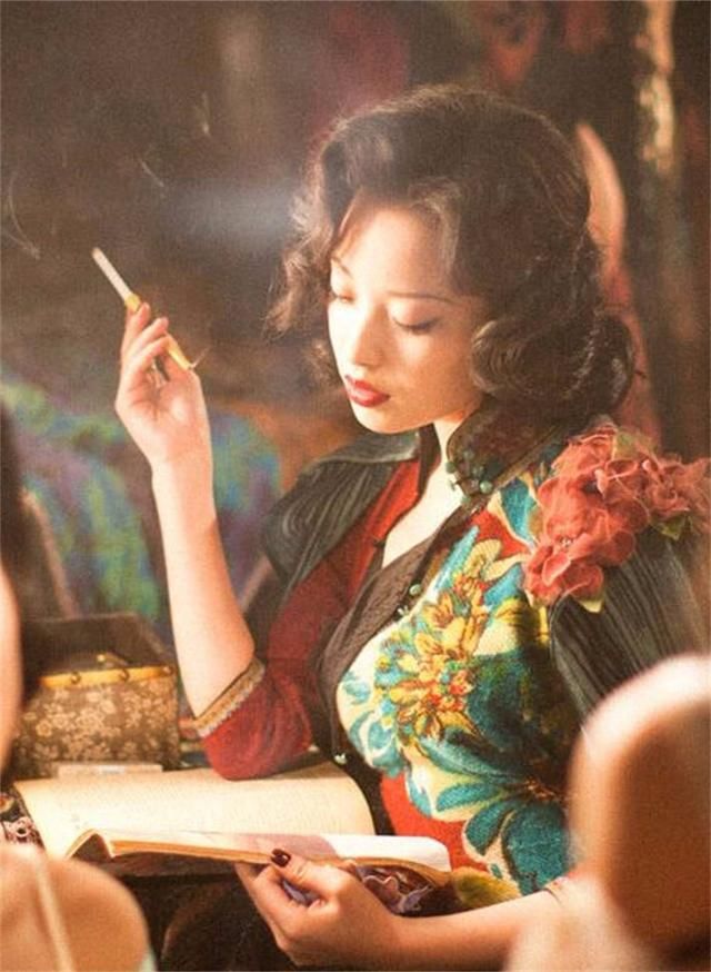10名旗袍女星，刘亦菲赵丽颖上榜，最美的她无人超越，却已离世