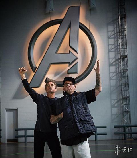 爱你三千遍!钢铁侠小罗伯特唐尼晒助理合影