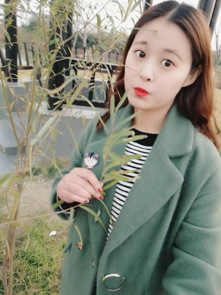 涨姿势，旅行户外拍摄让女友美如春天