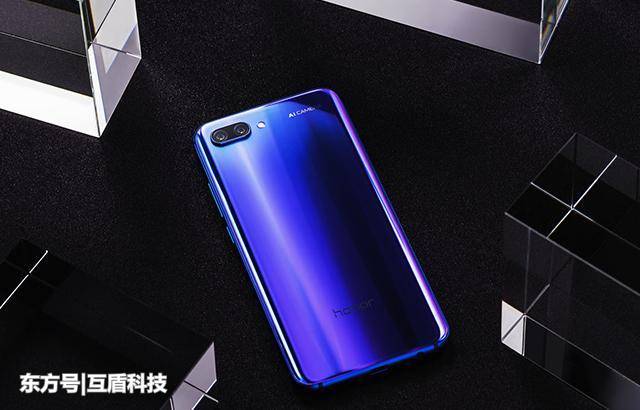 在千元机当中,小米和华为哪个更良心?差距还真