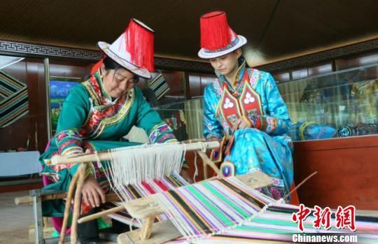 甘肃肃南中华裕固风情走廊“换新颜”游客感受生态嬗变