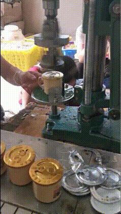 搞笑GIF:蓝翔毕业考试,挖掘机自动洗底盘 搞笑GIF:蓝翔毕业考试,挖掘机自动洗底盘