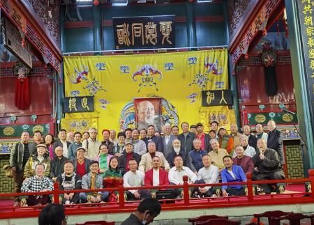 京剧名家田有亮弟子收徒，王玥波惊喜现身，退出德云社后怎样了？
