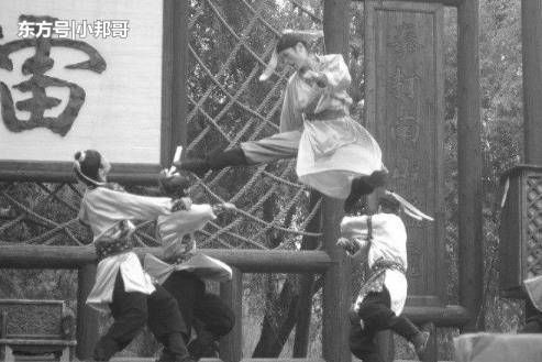此人武功远超黄飞鸿，曾护送慈禧逃亡西安，张作霖开枪都打不中他