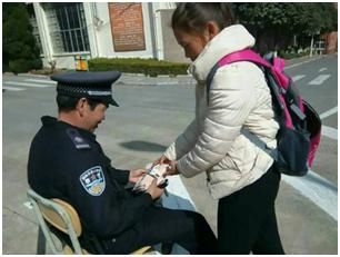 伸出温暖手,打开爱心门--玉溪师范学院爱心家园