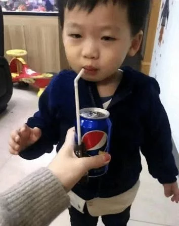 搞笑gif图:洗头技术哪家强,我只服背着一口大水缸洗的 搞笑gif图:洗头技术哪家强,我只服背着一口大水缸洗的