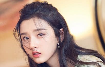 宋祖儿最新活动照曝光,生图下肤色亮了,网友:差点看成吉克隽逸 pp电子官网