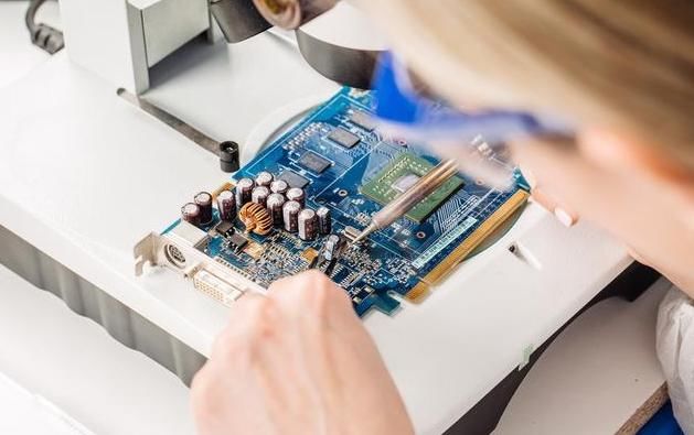 芯片之父退休,创办全球最大半导体公司,电芯