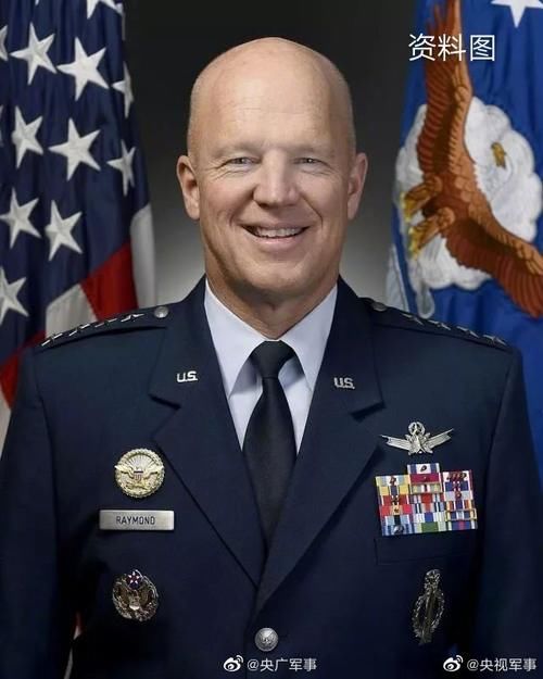 美国太空军首任司令宣誓就职