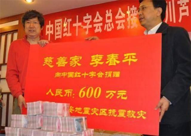 因打架遭父母断绝关系,今获70亿遗产开劳斯莱斯,还每天捐款7万