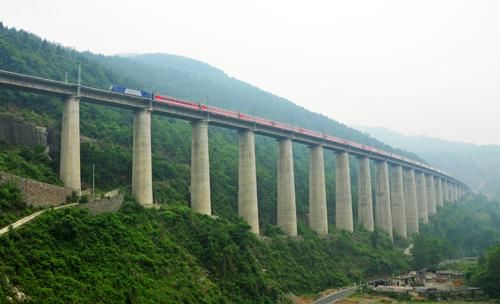 全球最壮观的三条路全部在中国，全程建桥挖隧道，一路美景绝美