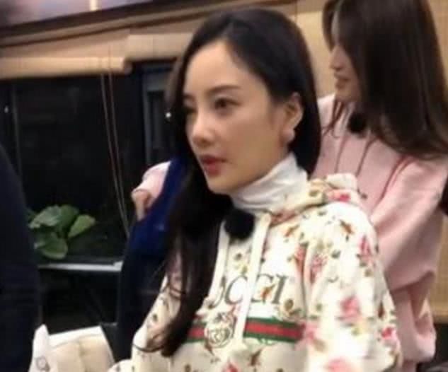 李小璐生图大变样,不拍戏穿衣都地摊风?面容憔悴似大妈! pt游戏闪电牛技巧