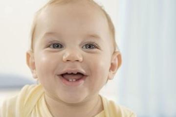 在宝宝长牙之前的磨牙床阶段,宝妈务必要做好