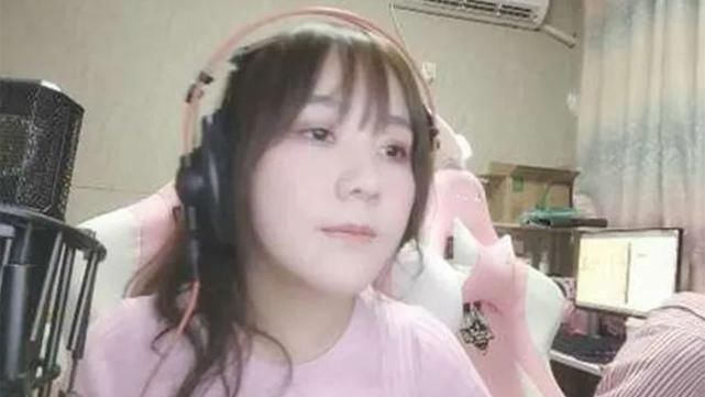女网红离开滤镜啥颜值?小团团真实,腐团儿精致,看完刘思瑶后,恶心