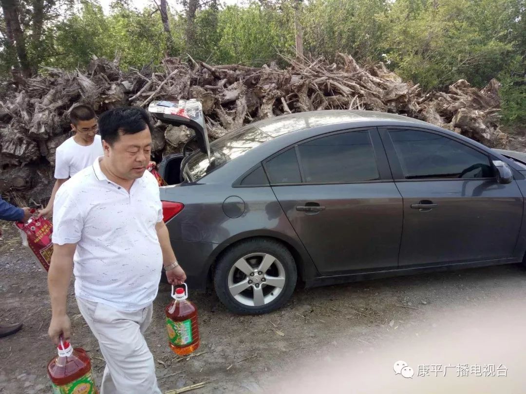 村民送锦旗,这是为哪般?