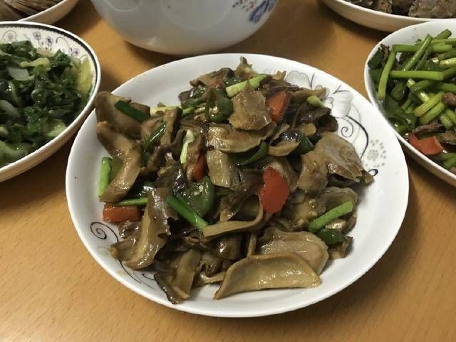 我家年夜饭12菜2汤，全是公公的拿手菜，尤其这道我吃了3碗没吃够