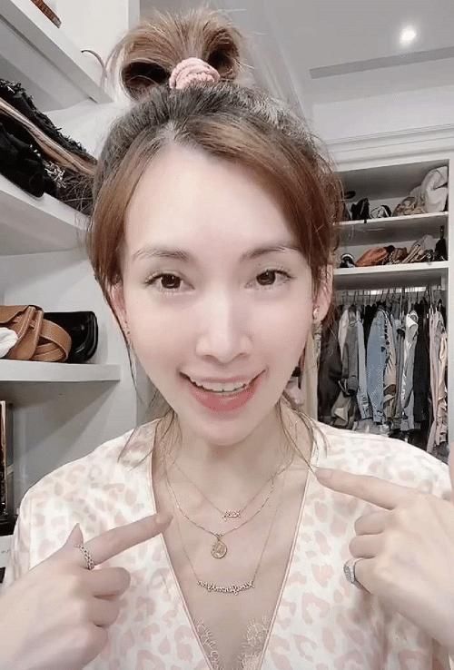 林志颖娇妻罕见晒素颜自拍，皮肤状态白皙水嫩，不像三个孩子的妈