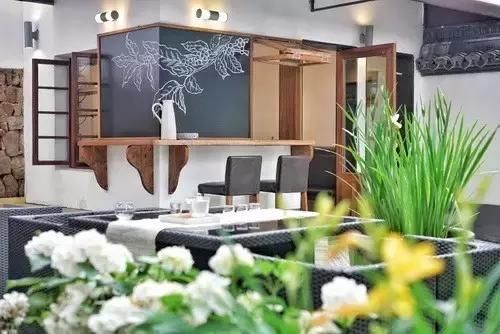 旧时禅房,如今小筑,出门十步便是西湖