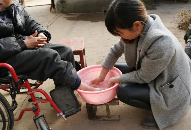 河南一女子征婚不要彩礼,唯一要求却让很多男