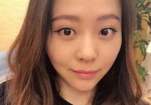 张靓颖晒右手照无婚戒 盘点那些年张靓颖令人惋惜的婚姻