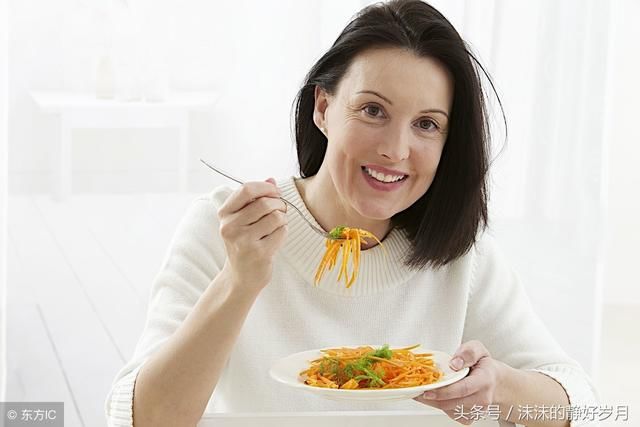 夏天夏天悄悄来到，带来烈日炎炎；孕妈妈如何调整饮食平安度夏？