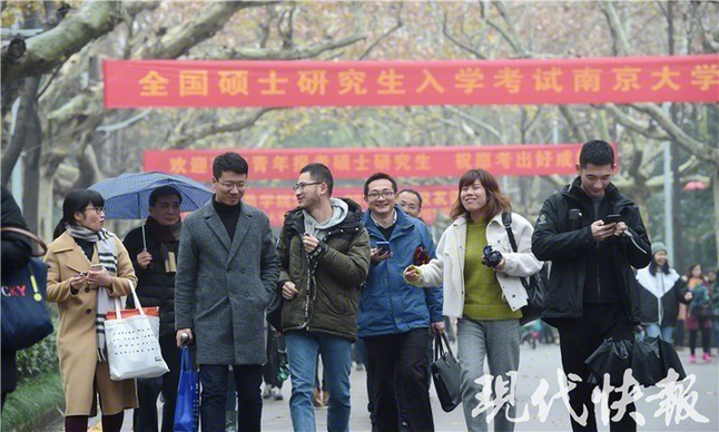 1224早安南京:记者暗访发现南京多处工地无视