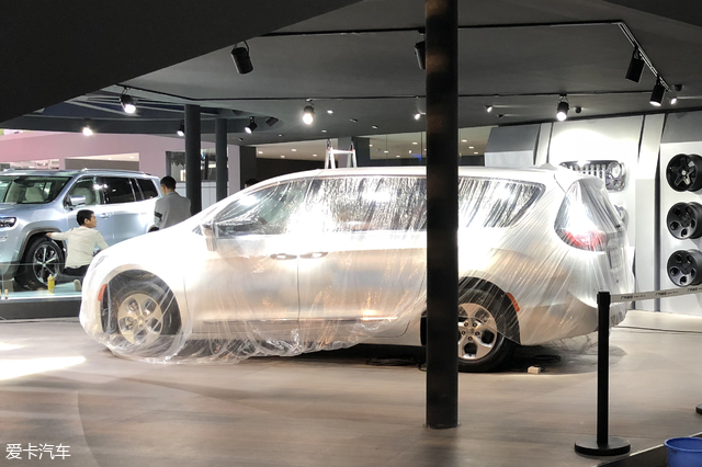 爱卡狗仔队 2018北京国际车展隔布猜车_【快