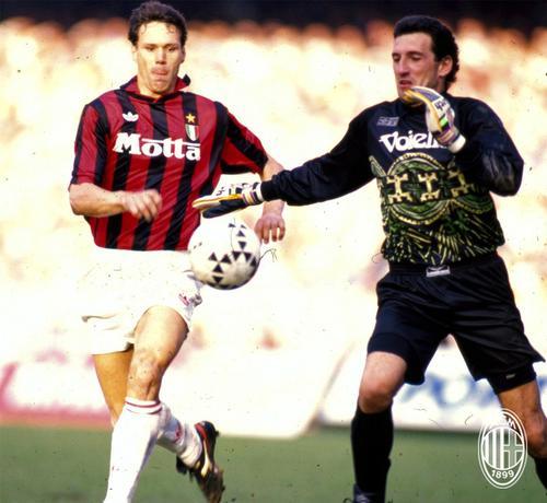 他诠释了什么叫完美:红黑锋线上的荷兰剑客