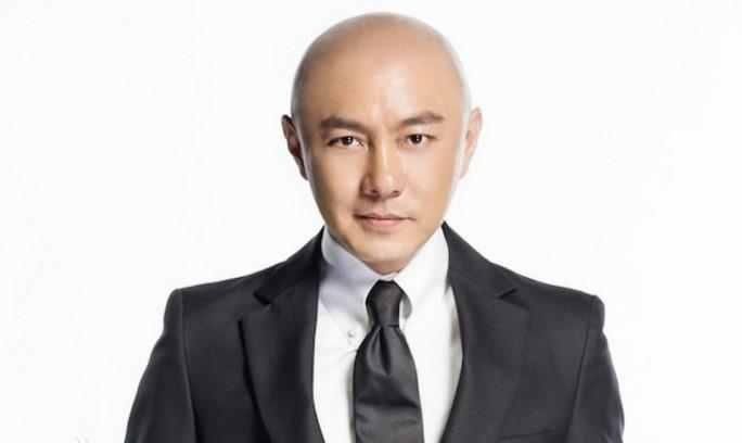 香港明星张卫健为啥总是光头呢? 原来和制片人