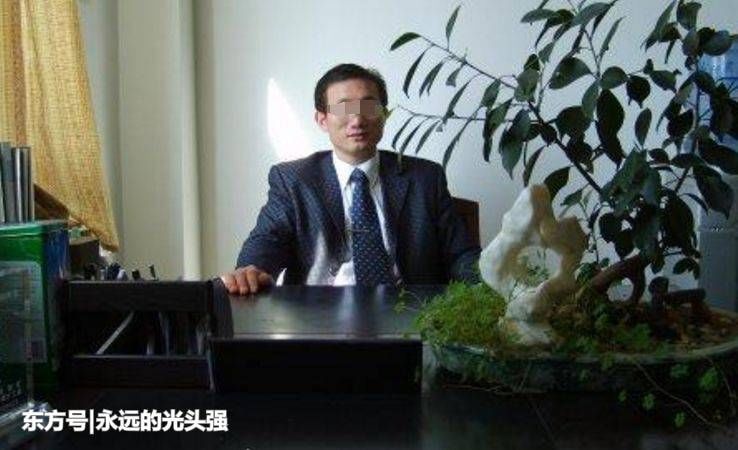 我和5旬老男人纠缠3年，弟弟让我离开他我不肯，两年后我哽咽了