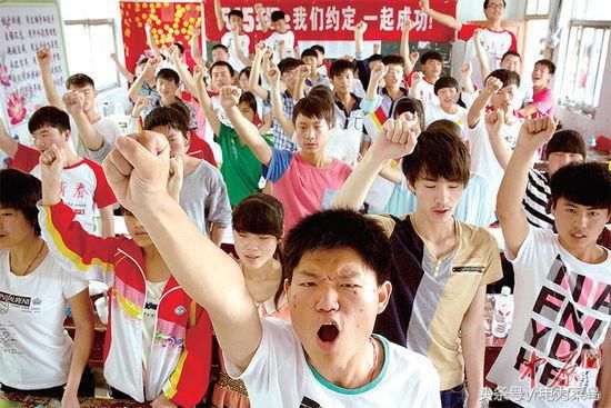 你还记得高考前一天晚上在干嘛呢?网友:跟喜欢