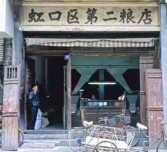 上海90年前视频曝光，街上美女如云，果然是远东第一大都市!