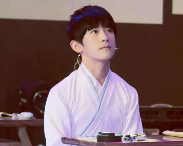 偶像丨不愧是中戏第一!易烊千玺中戏开学发言