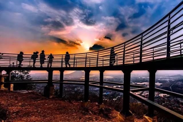 终于来了!浙江最长高空玻璃栈道开放!敢走我敬你是条汉子!