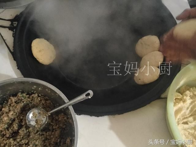 春节，农村大柴锅美食，几十年吃不够的稀罕物，在城里可没这口福