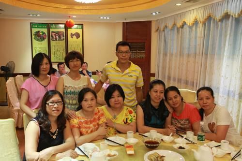 同学聚会碰到前妻，看到她手上的戒指，我掉头就走！