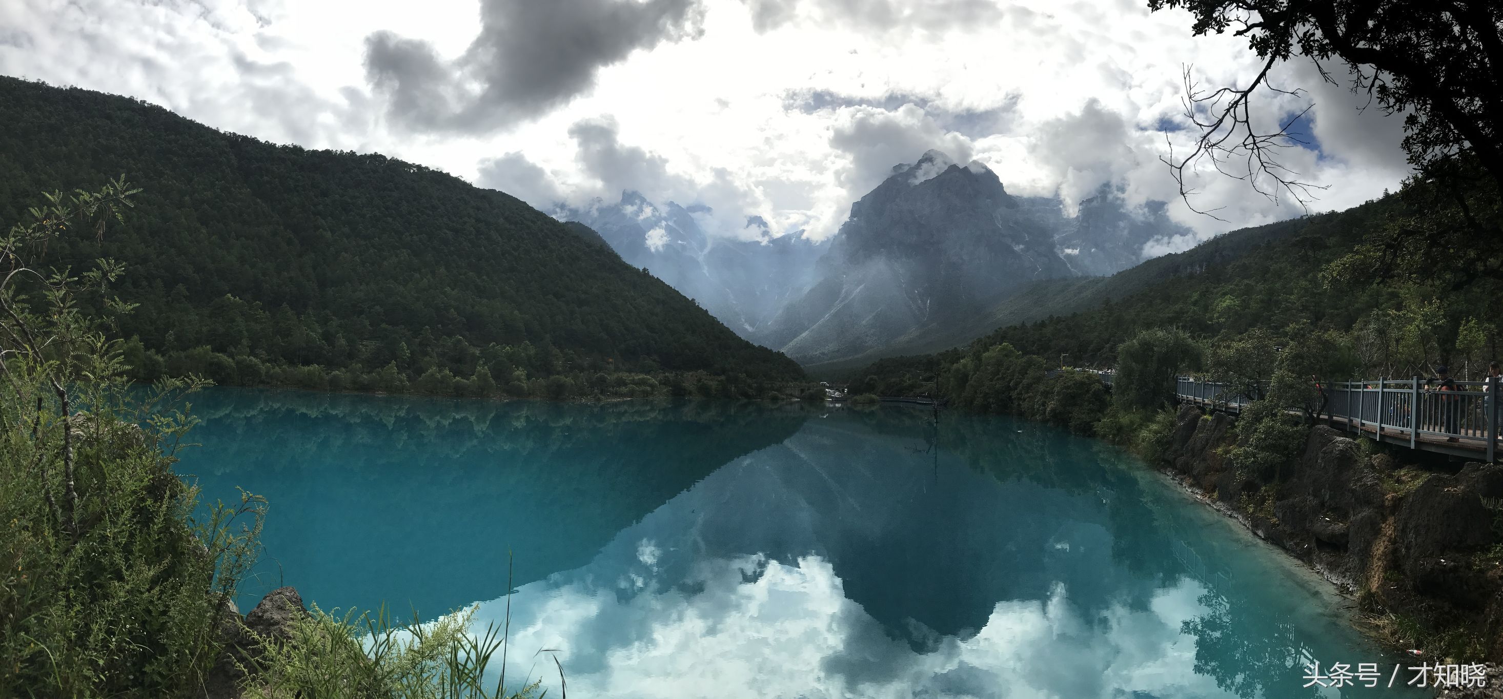 玉龙雪山下的小九寨--蓝月谷,湛蓝天空碧绿水,回归的一份纯净_【今日爆点】